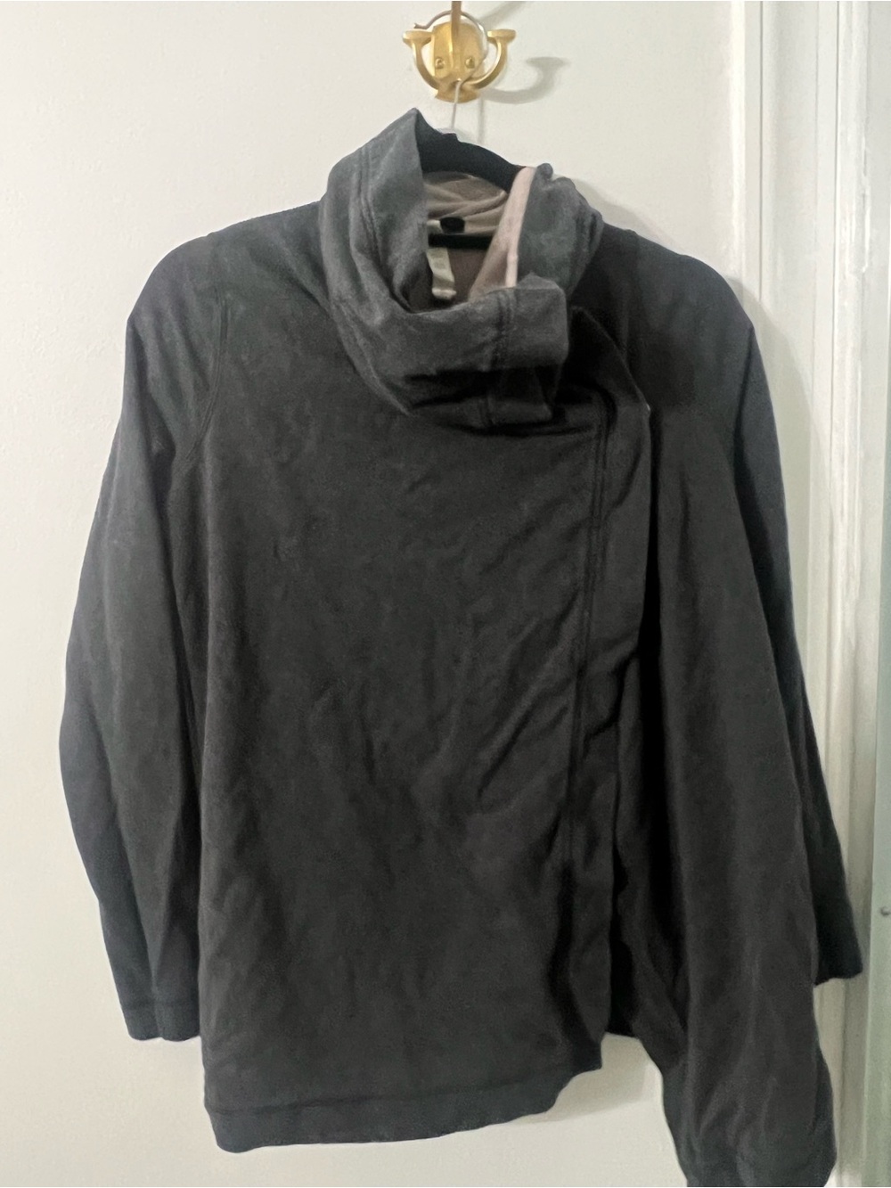 Lululemon Wrap sweater in dark gray